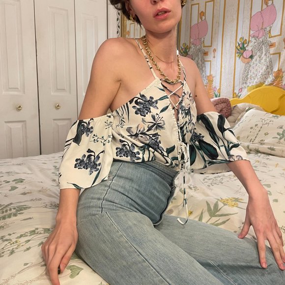 Off the shoulder tropical white and green blouse with bell sleeves! - Picture 9 of 12